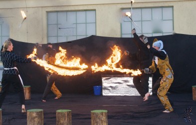 Tanz mit Feuerseilen